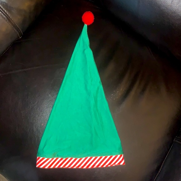 Little girls Adorable Santa outfit for a 2T with matching Hat. - Picture 9 of 13